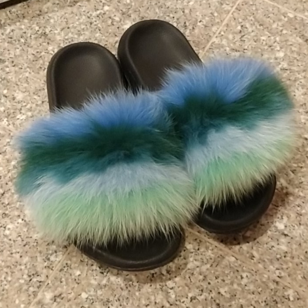Fluffy Raccoon Fur Sandals - Picture 1 of 6
